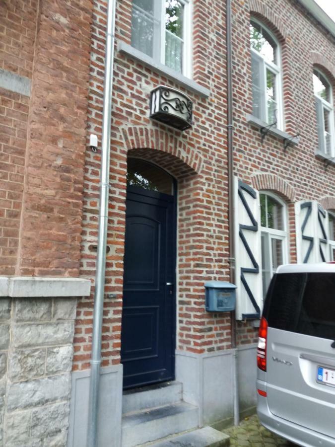 Rijhuis Villa Anseremme Bagian luar foto
