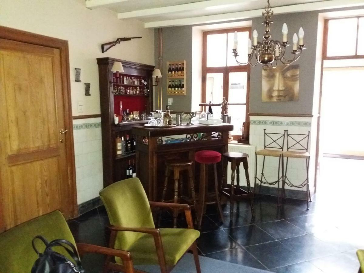 Rijhuis Villa Anseremme Bagian luar foto